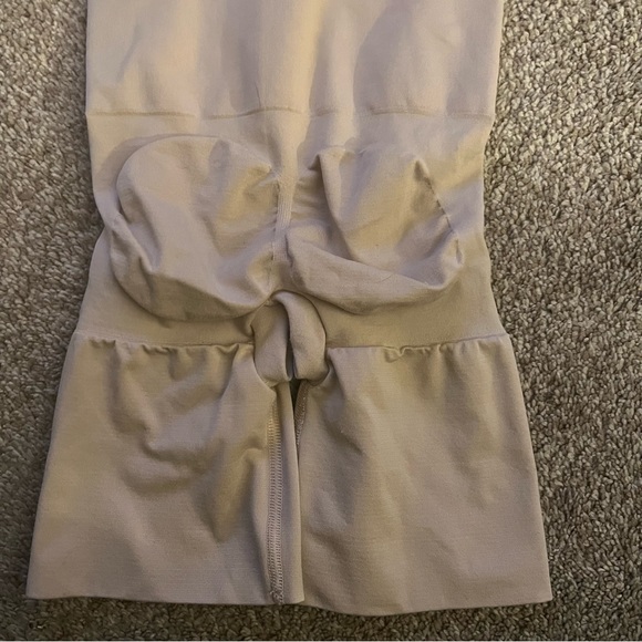 ASSETS BY SPANX HIGH WAIST SHORTS SHAPEWEAR NUDE (P) - Picture 6 of 6
